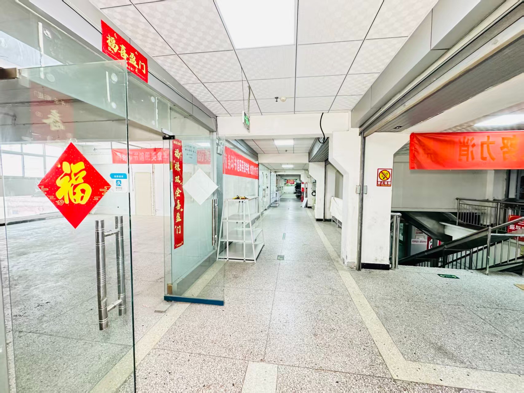 西岗村道灵活办公空间，满足企业不同发展阶段需求 ✨ 商业配套完善，助力企业快速成长 ✨ AI产业资源链接，共建创新生态 ✨ 办公、展示、运营一体化空间  现在入驻，抢占AI产业发展新赛道！